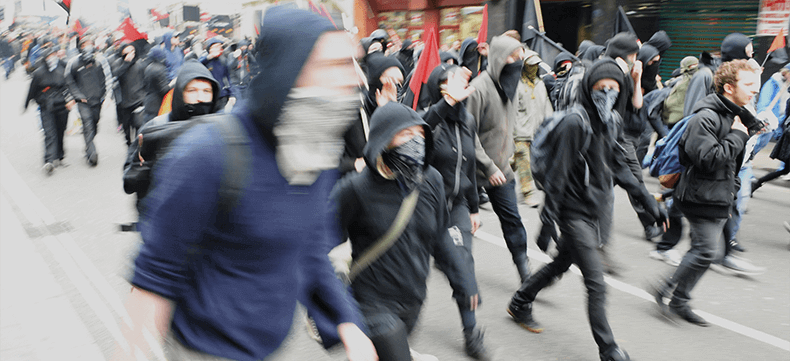 Surviving Crowds, Mobs, & Riots (Urdu)